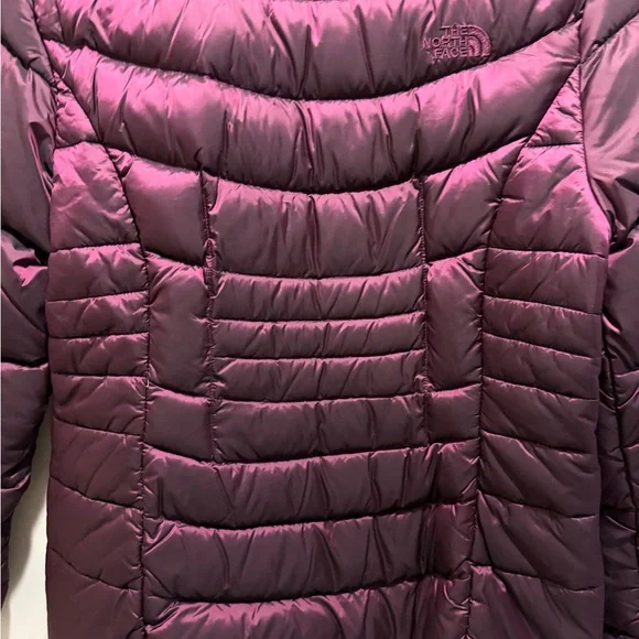 The North Face Women's burgundy/plum Puffer Jacket, Lg - Picture 6 of 10